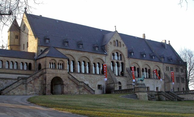 Castles & Palaces - Kaiserpfalz: Mobile seats of imperial power