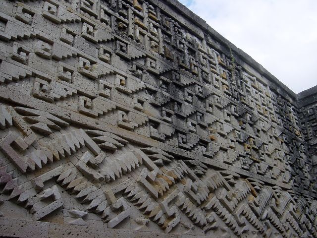 Maya, Aztecs & Incas - Xicalcoliuhqui: the stepped fret motif of Mesoamerican art