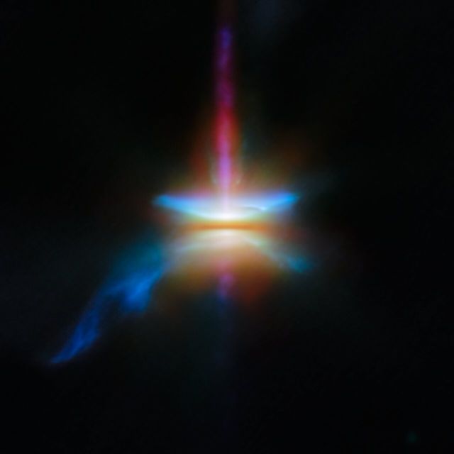 Space - HH 30: How dusty discs build new planets