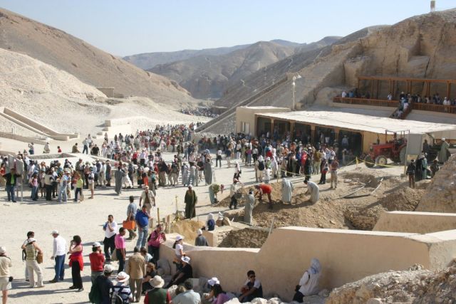 Egyptology - KV63: an embalming cache near Tutankhamun's tomb