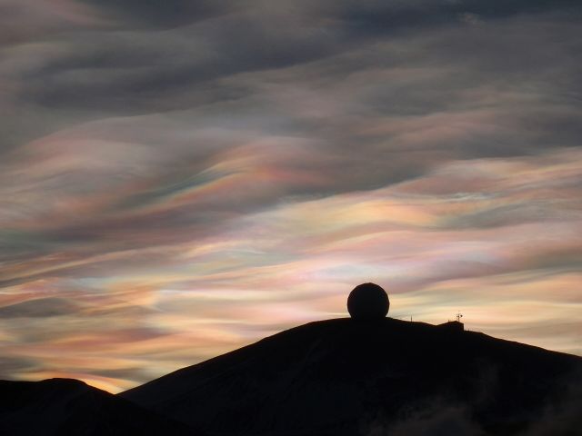 Weather - Polar stratospheric clouds: iridescent veils in frozen skies