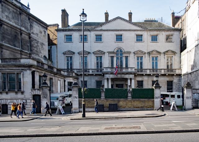 Castles & Palaces - Cambridge House: Mayfair's storied royal and club townhouse