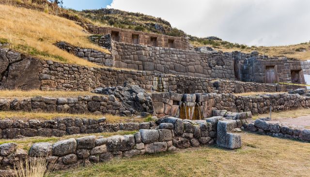 Maya, Aztecs & Incas - Tambomachay: the stone water sanctuary of the Incas