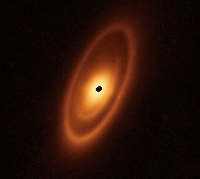 Space - Fomalhaut: Webb reveals unseen nested debris belts