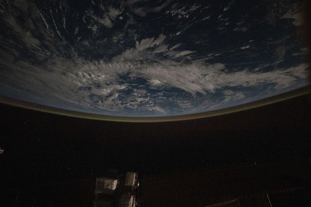 Planet Earth - Earth's airglow: Atmospheric light over the Pacific