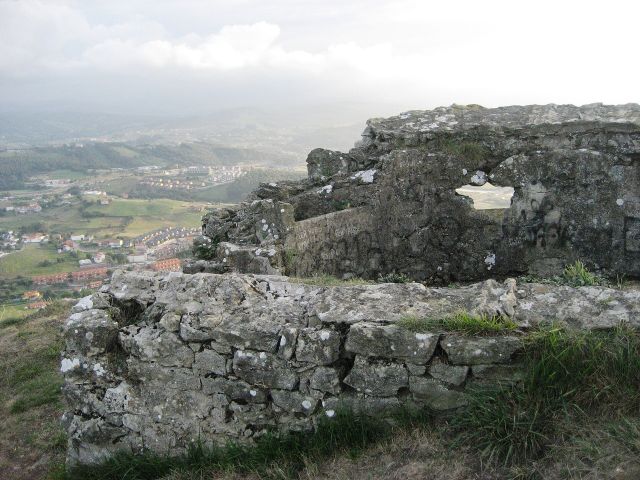 Castles & Palaces - Castle of Pedraja: Cantabria's ruined hilltop medieval fortress