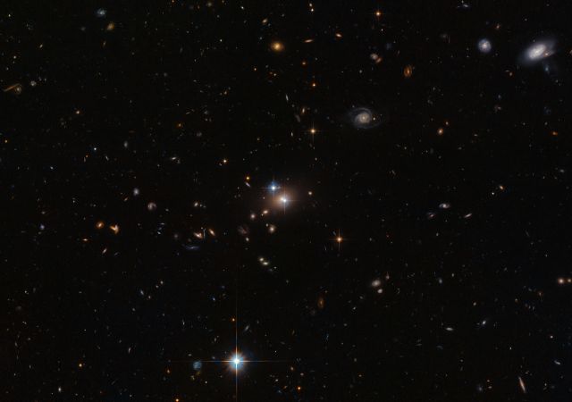 Space - Twin Quasar: How a massive galaxy bent distant light