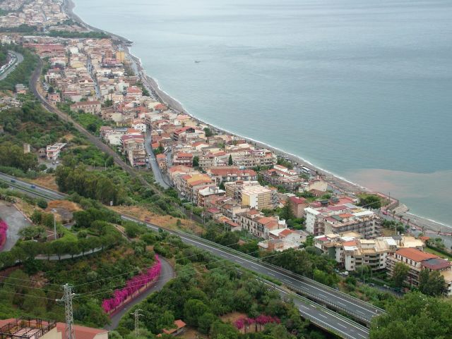 Castles & Palaces - Sant'Alessio Siculo: The Byzantine coastal fortress of Sicily
