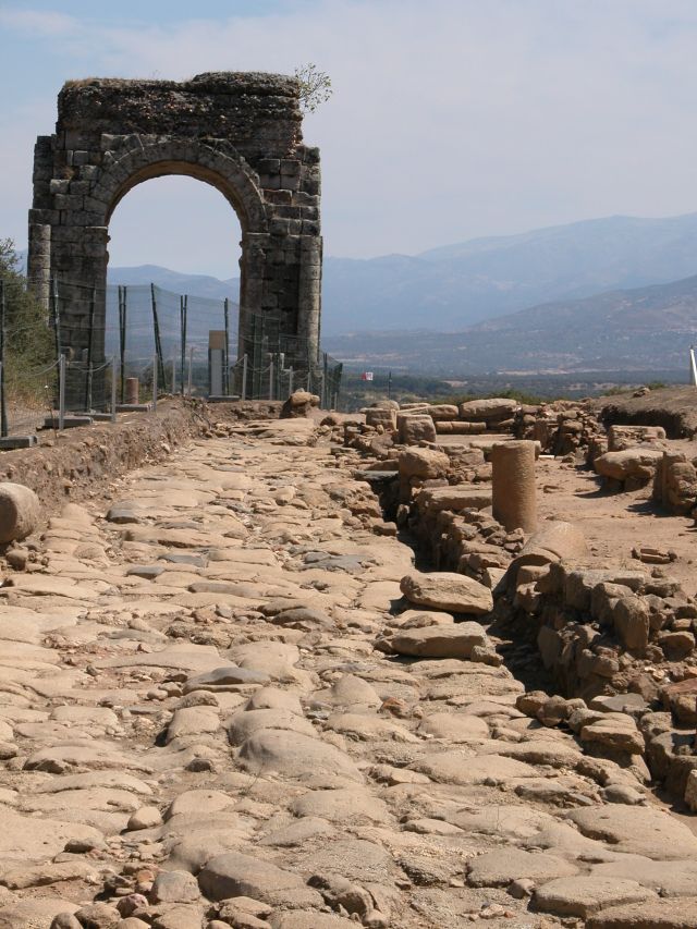 The Roman Empire - Cáparra: the orthogonal Roman hub of Lusitania