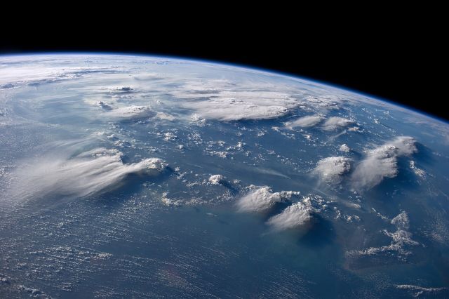Weather - Clouds: the suspension of water droplets shaping climate