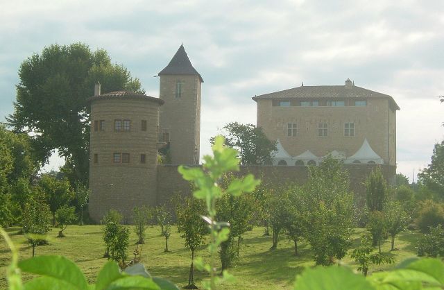 Castles & Palaces - Saint-Bernard Castle: A preserved historic stronghold in eastern France