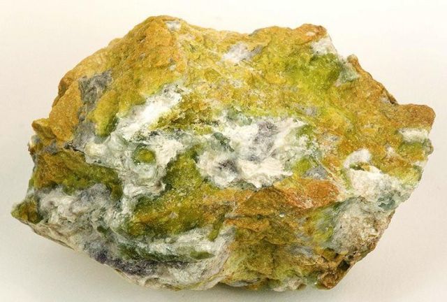 Science & Nature - Layered double hydroxides: ionic solids that form natural minerals