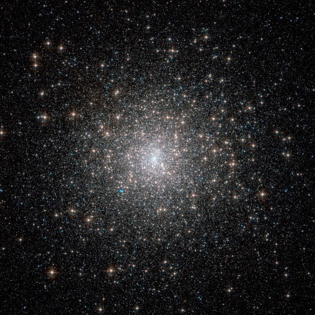 Space - Messier 15: Ancient cluster hiding a dying star