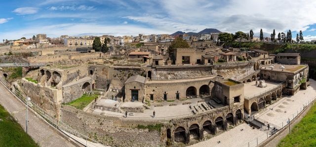 World Wonders - Herculaneum: The preserved seaside retreat of Roman elites